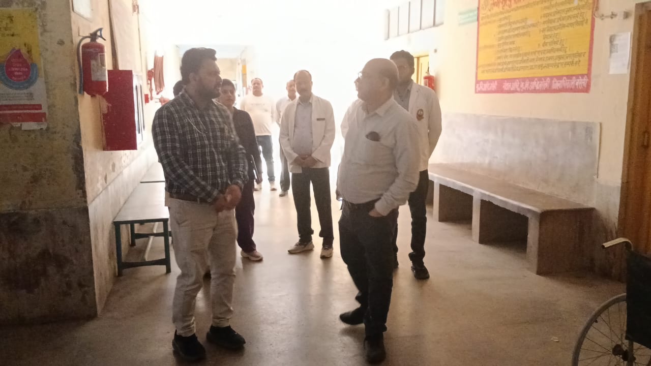 Bareilly News- सीएमओ ने आंवला सीएचसी व रामनगर पीएचसी का निरीक्षण, गंदगी पर जताई नाराजगी