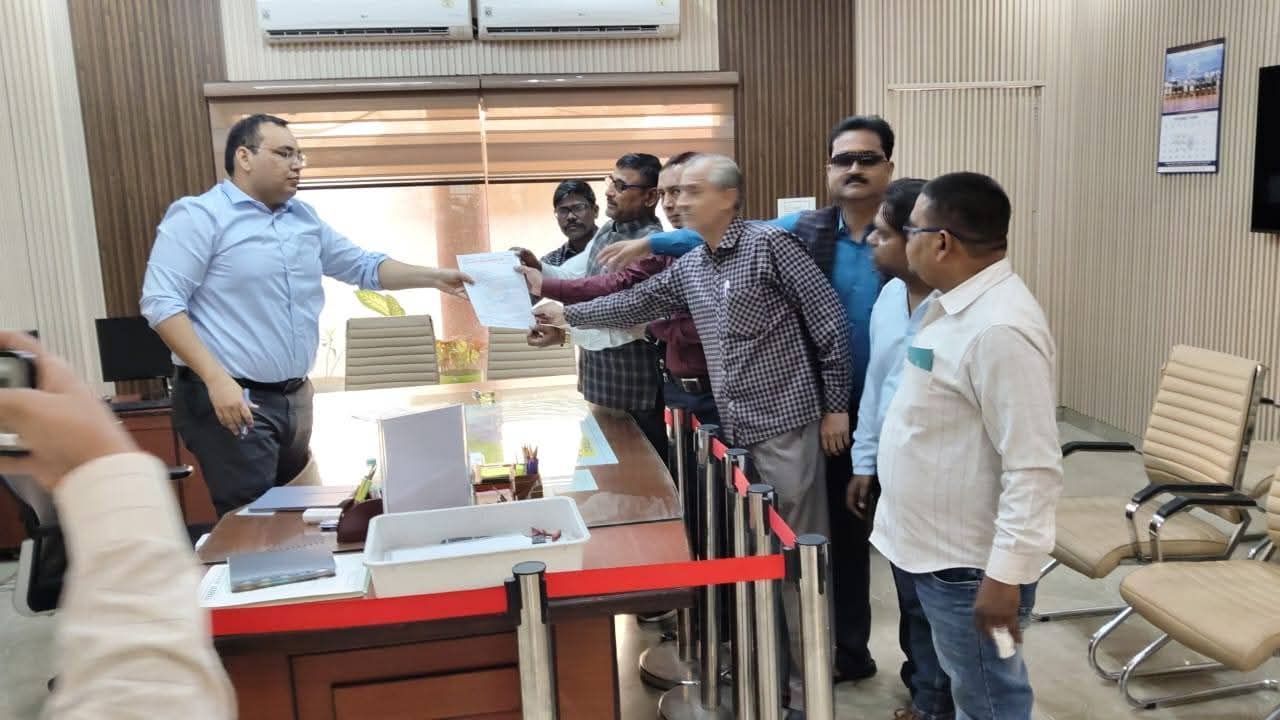 KASGANJ NEWS दिवंगत पत्रकार सौरभ माहेश्वरी के परिवार को आर्थिक सहायता मिले — मुख्यमंत्री को ज्ञापन सौंपा