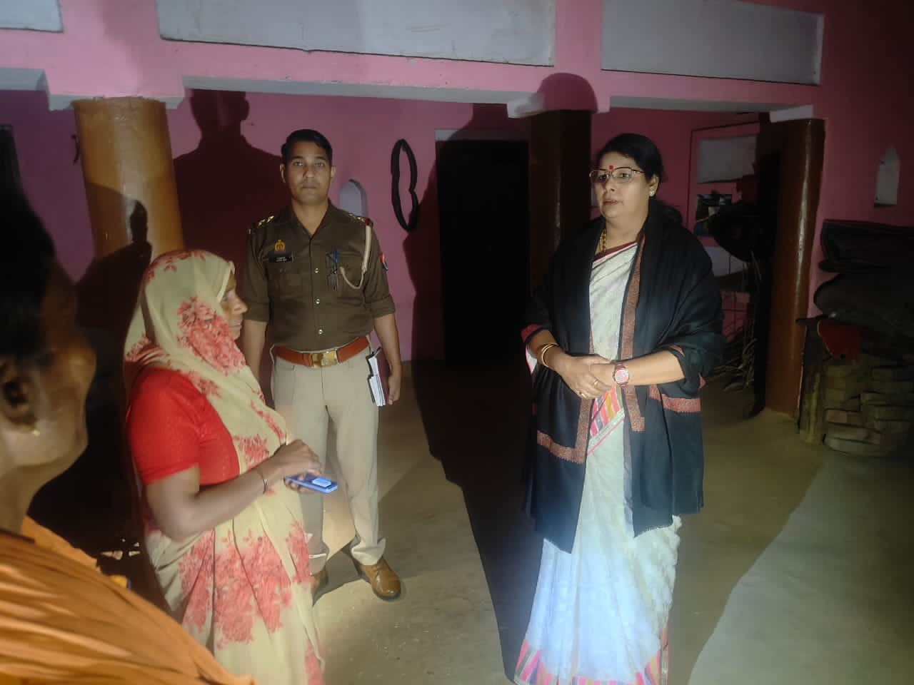 Kasganj news आरती सुसाइड केस मामला — राज्य महिला आयोग की सदस्य ने दिए एफआईआर के निर्देश, सुभाष नाम का आरोपी जल्द जायेगा जेल