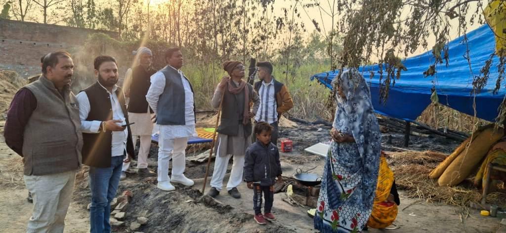 Bareilly News : विधायक ने अग्नि पीड़ित परिवार के घर पहुंच जताई संवेदना, अधिकारियों को  कार्रवाई के दिए निर्देश 