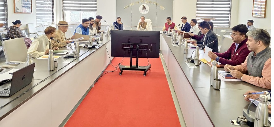 Mathura News: ब्रज नगरी में 935 करोड़ से किए जा रहे विकास कार्य, प्रमुख सचिव की कार्यों की समीक्षा