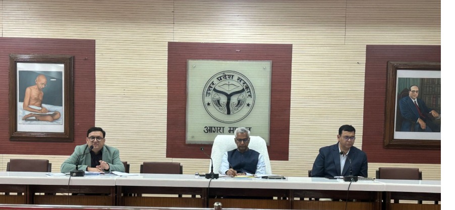  Agra News: सड़क हादसों में 50 फीसदी कमी हर हाल में लाई जाए: मंडलायुक्त 