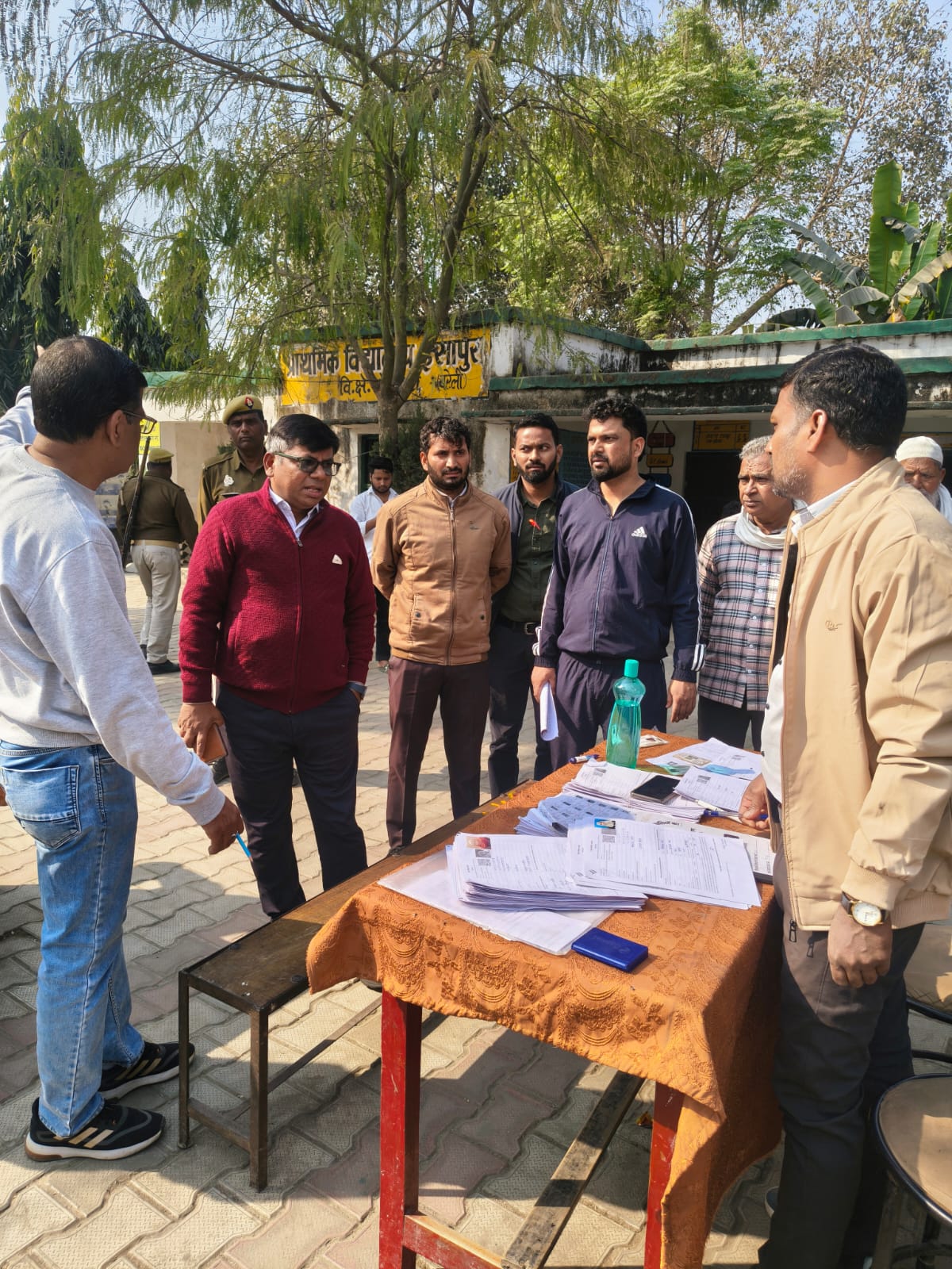 Bareilly News- भोजीपुरा में 15 बीएलओ पर लापरवाही, नोटिस जारी