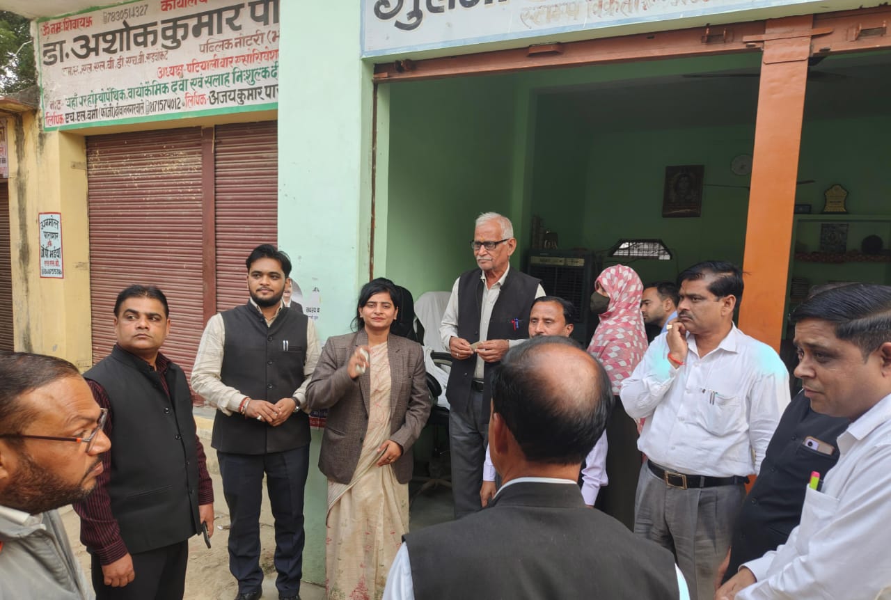 KASGANJ NEWS यूपी बार काउंसिल चुनाव: प्रत्याशी राधा यादव एडवोकेट ने पटियाली तहसील में मांगा समर्थन, अधिवक्ताओं की हुई जुटान