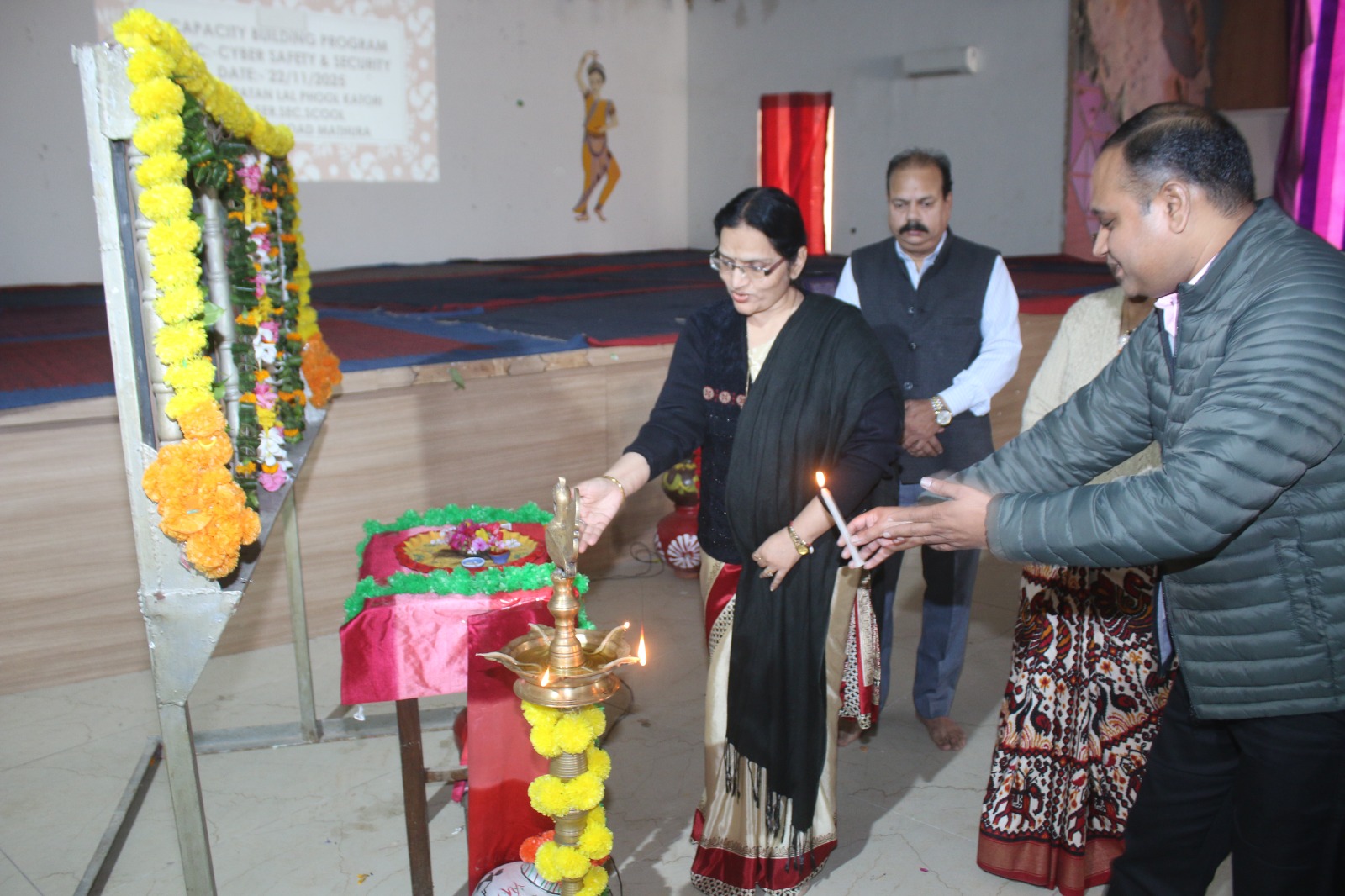 Mathura News: छात्राओं को दी डिजिटल सतर्कता की सीख