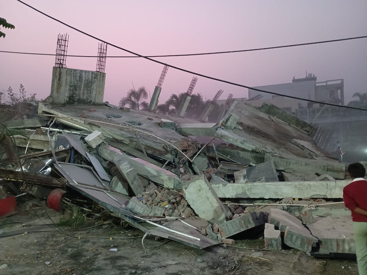 Bareilly News: मौलाना तौकीर के करीबी आरिफ का तीन मंजिला शोरूम जमींदोज 