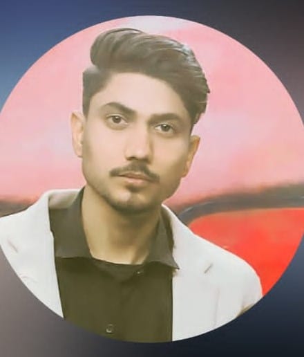 Bareilly News:  शादी में जा रहे तीन दोस्तों की कार में तेज रफ्तार वाहन ने मारी टक्कर, एक की मौत, दो घायल