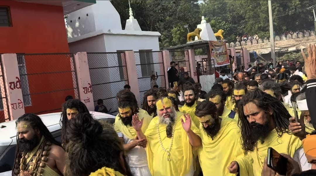 Mathura News-ब्रज वृंदावन के प्रसिद्ध संत श्री प्रेमानंद महाराज पहुंचे श्री हित हरिवंश मंदिर बाद