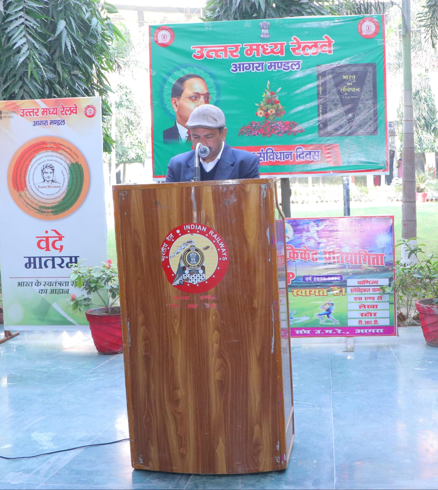 Agra News- संविधान दिवस पर आगरा मंडल में प्रस्तावना का वाचन