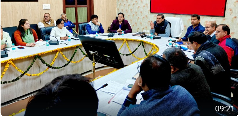 Mathura News: मतदाता सूची पुनरीक्षण पर डीएम सख्त, बोले- लापरवाही पर होगी कार्रवाई