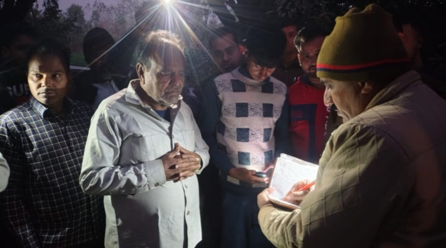 Bareilly News: शेरगढ़ में सराफा व्यापारी से आठ लाख की लूट, बदमाश फरार