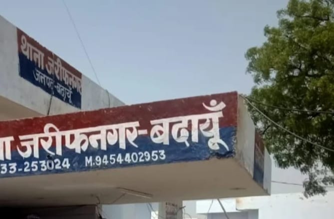 Badaun News :स्टे को ताक पर रख दबंगों ने दीवार तोड़ी और खेत जोता