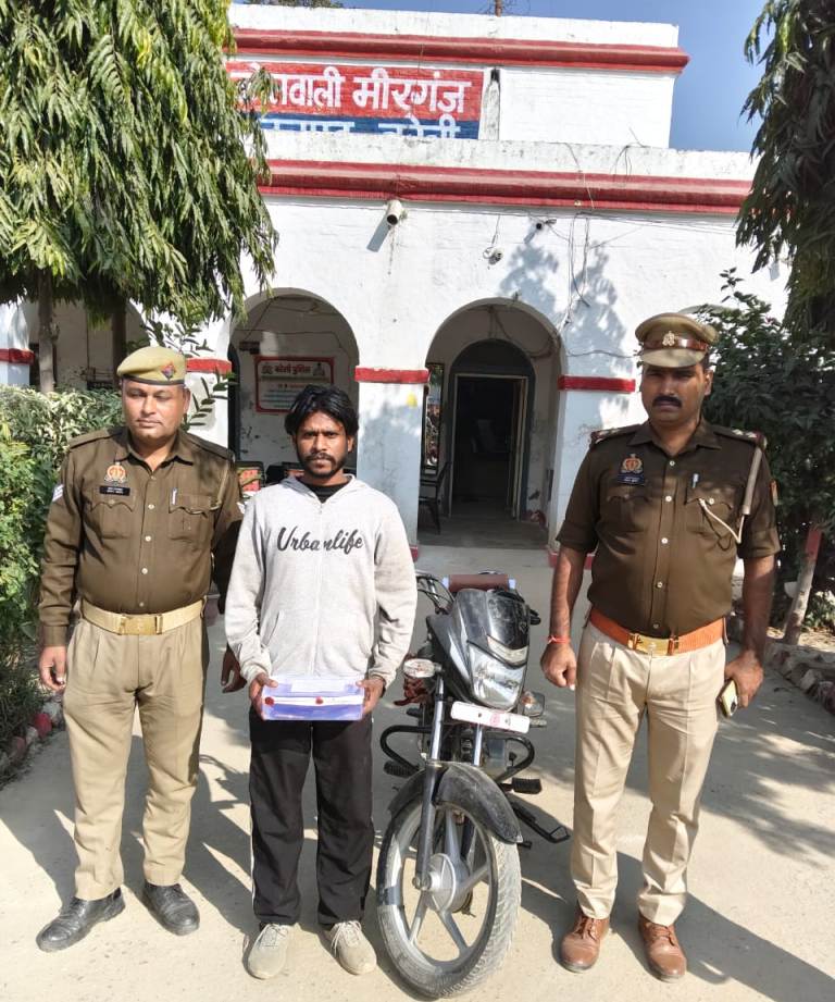 Bareilly News : चोरी की बाइक और अबैध तमंचा के साथ रामपुर का युवक मीरगंज पुलिस ने दबोचा, भेजा जेल