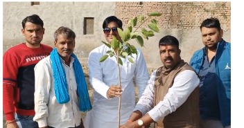 Mathura News: जन्मोत्सव पर पौधारोपण कर दिया प्रकृति संरक्षण का संदेश