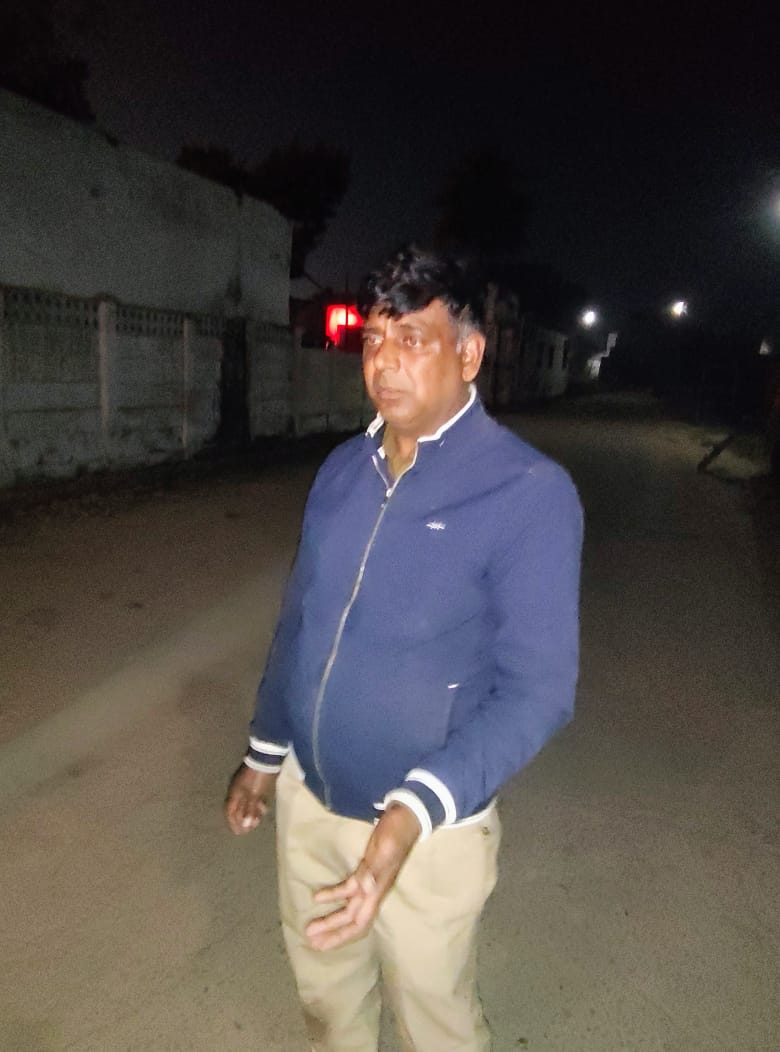 KASGANJ NEWS सोरों मार्गशीर्ष मेला: नशे में धुत पुलिसकर्मी का वीडियो वायरल, सुरक्षा व्यवस्था पर उठे सवाल—कार्रवाई की मांग तेज