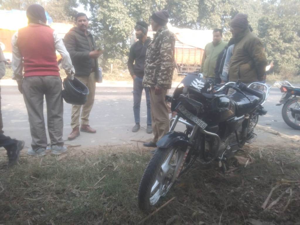 Bareilly News : हाईवे पर दो बाइकों में भिड़ंत] दंपति समेत तीन लोग घायल