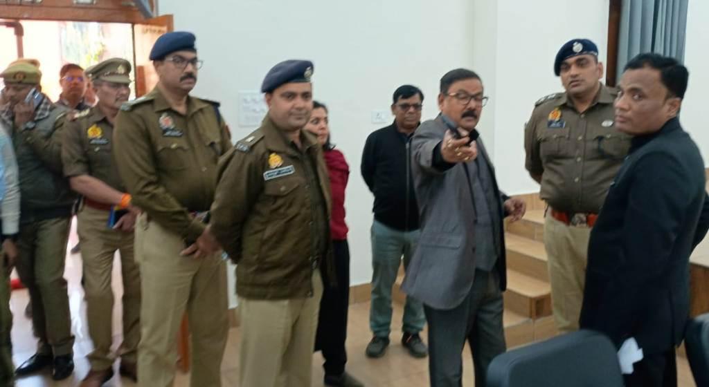 Bareilly News : सीएम योगी के आगमन से पहले सर्किट हाउस में तैयारियां पूरी, डीएम , एसएसपी ने टीम संग किया निरीक्षण