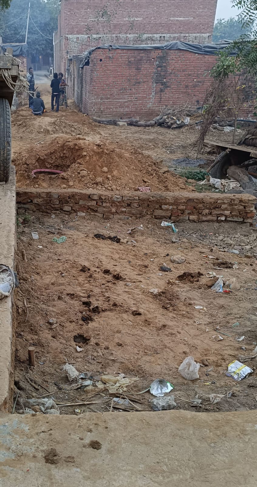 Badaun News :अवैध कब्जे से गली निर्माण बाधित