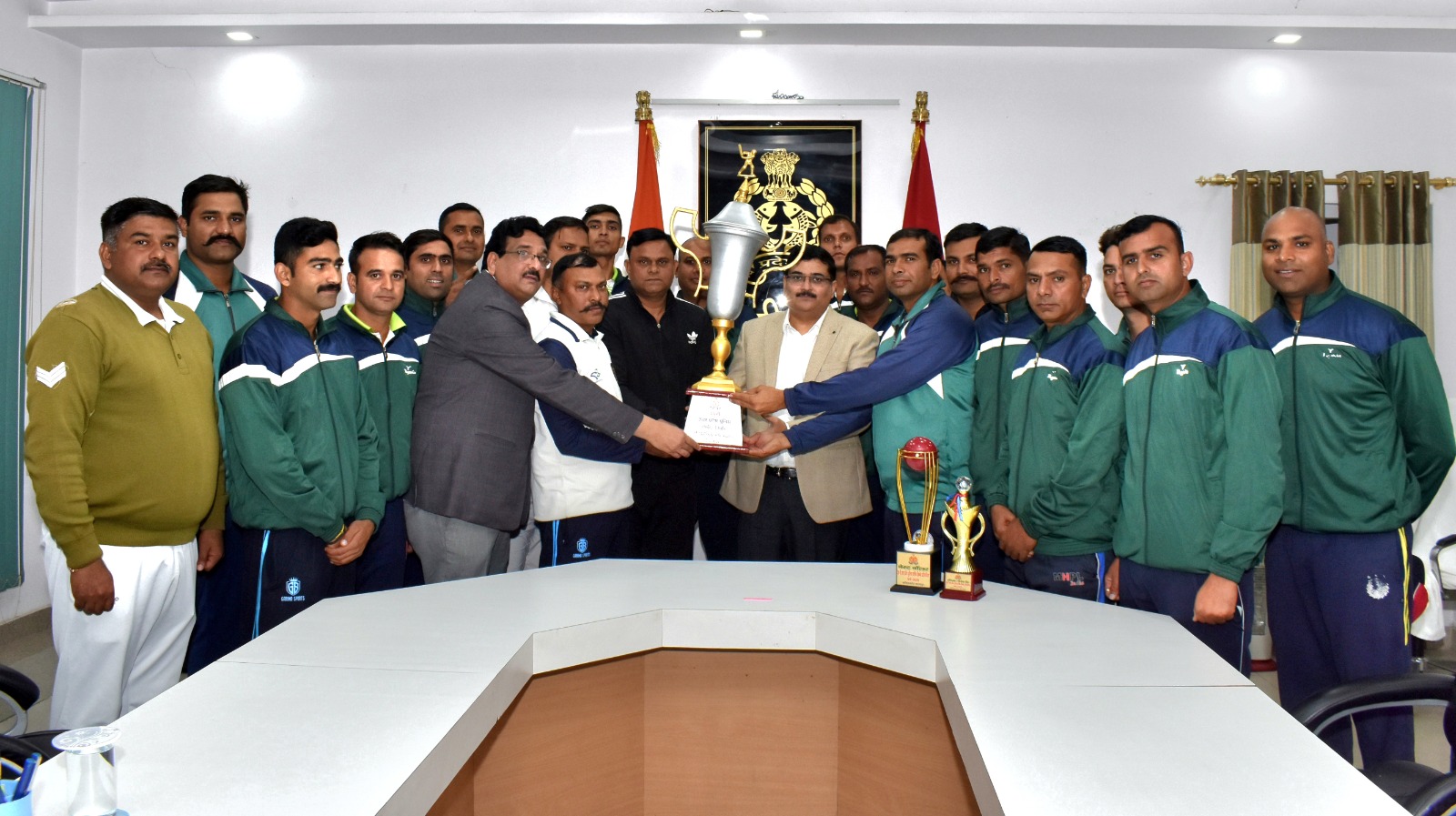 बरेली जोन क्रिकेट टीम ने फाइनल में मेरठ को परास्त कर जीता मेडल