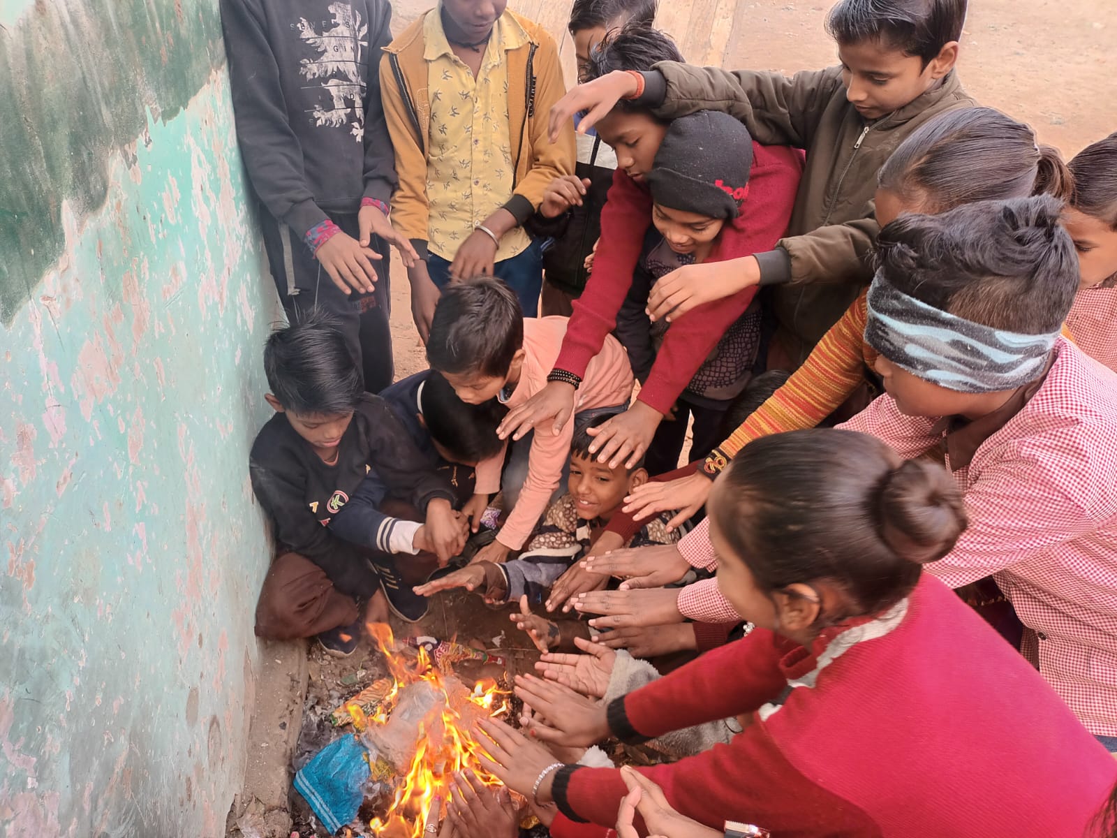 ठंड में छूटी कंपकपी: शाहजहांपुर, पीलीभीत, लखीमपुर खीरी में स्कूलों की टाइमिंग बदली