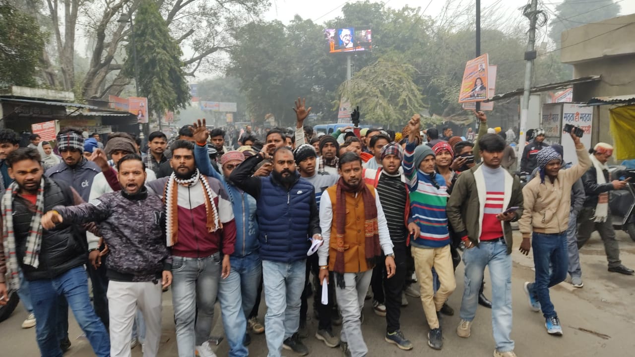 धमकियों से उबाल: गौ रक्षक को टारगेट, सड़क पर उतरे हिन्दू संगठन