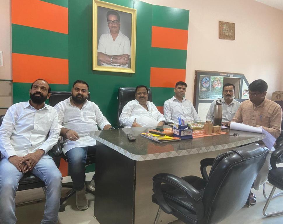 Bareilly News :  बेघर न हों 300 परिवार, चेयरमैन नें कार्यवाही रोकने की पीडब्ल्यूडी मंत्री से लगाई गुहार 