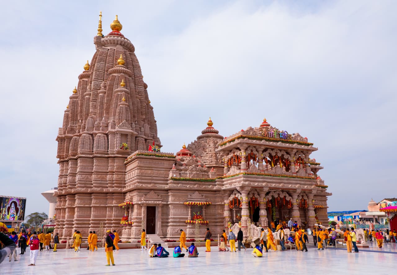 Mathura News: पर्यटकों की पहली पसंद बनी कान्हा की नगरी 