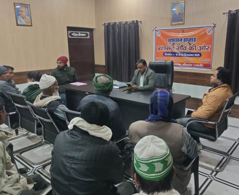 Bareilly News : सुशासन सप्ताह में जन चौपाल: एसडीएम आलोक कुमार ने सुनीं ग्रामीणों की समस्याएं, योजनाओं की दी जानकारी