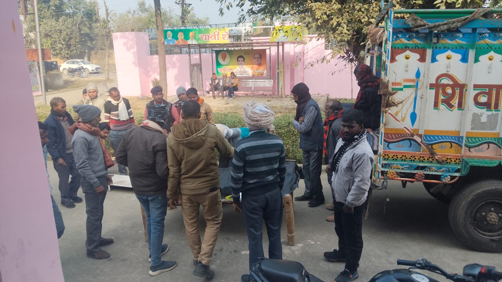 KASGANJ NEWS कासगंज में नवविवाहिता की संदिग्ध मौत से मचा कोहराम, दहेज उत्पीड़न व हत्या का मायके पक्ष ने लगाया आरोप