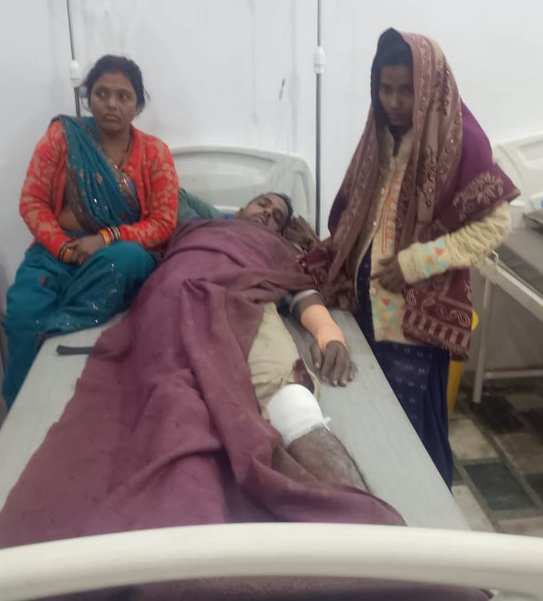 Bareilly News : गलत दिशा से जा रही ईको कार ने बाइक में मारी टक्कर, बाइक सवार हुआ घायल 