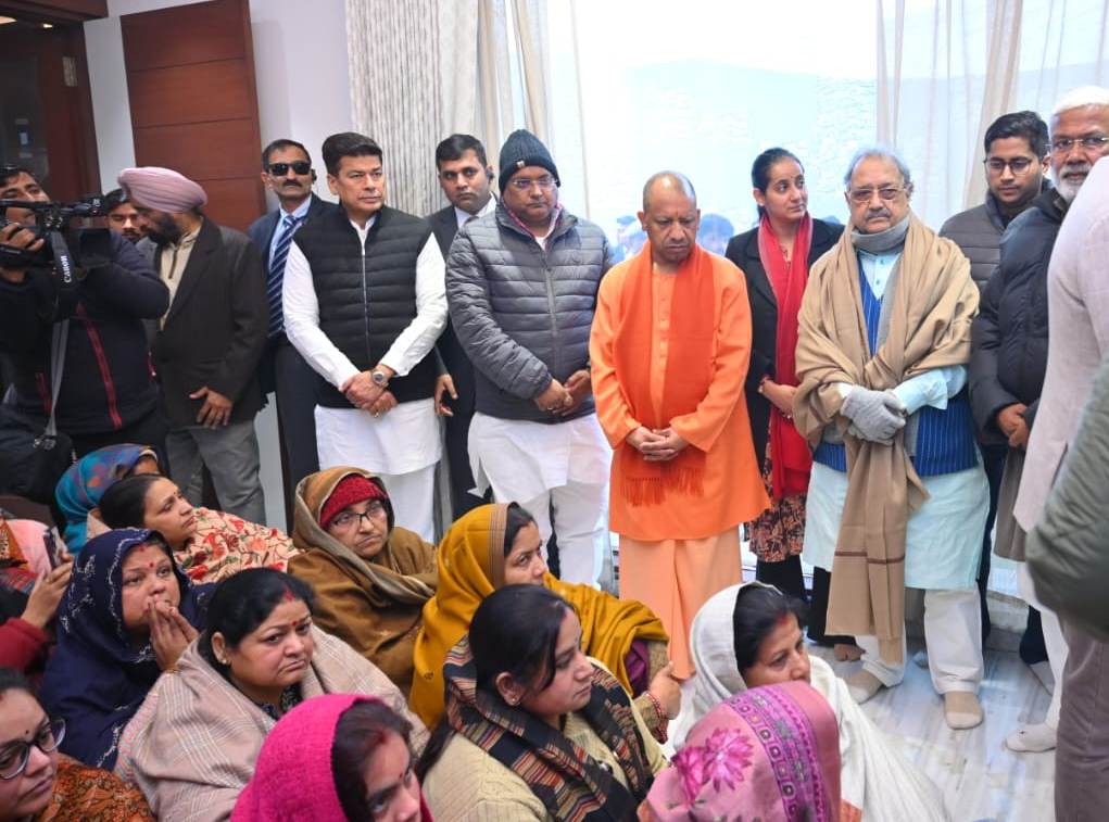 Bareilly news : मुख्यमंत्री योगी आदित्यनाथ ने बरेली पहुंचकर दिवंग्गत विधायक श्याम विहारी लाल को पुष्प अर्पित कर दी भावभीन श्रद्धांजलि