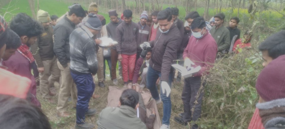 Bareilly News: पत्नी से विवाद के चलते पति ने फंदे पर लटककर जान दी