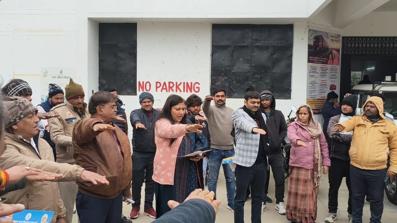 मथुरा न्यूज: यमुना एक्सप्रेस-वे पर ओवर स्पीड दौड़ाए वाहन, 79 का चालान  