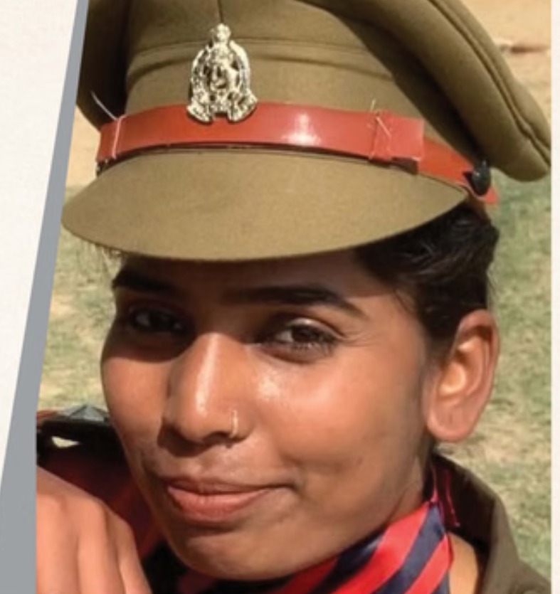 पति बोला- मजदूरी करके दरोगा बनाया, पत्नी बोली- मेहनत से हासिल की नौकरी