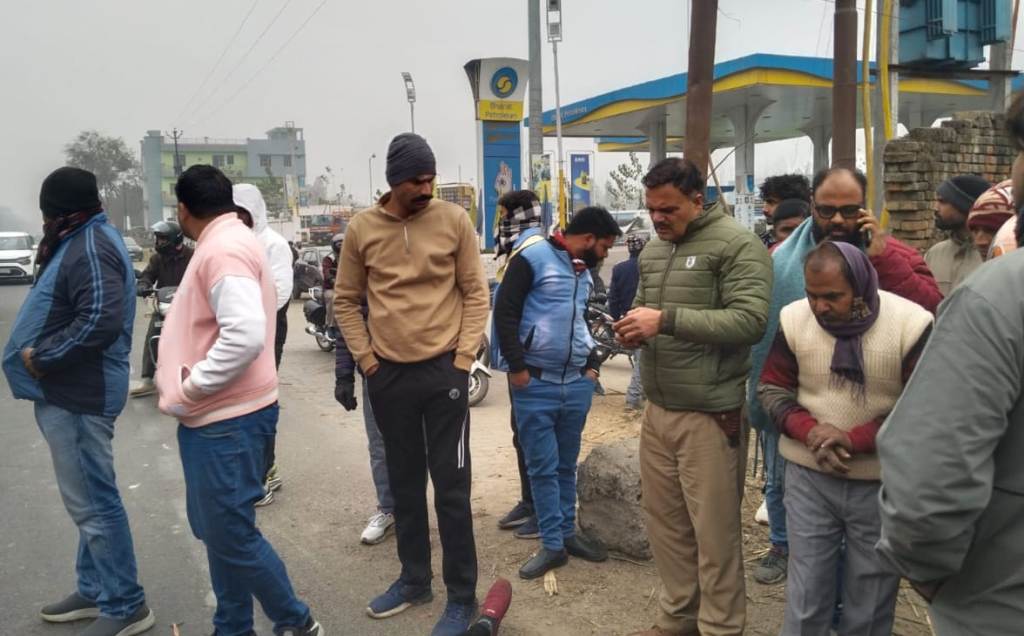 Bareilly News : मीरगंज में दर्दनाक सड़क हादसा: ट्रक की टक्कर से बाइक सवार महिला की मौत