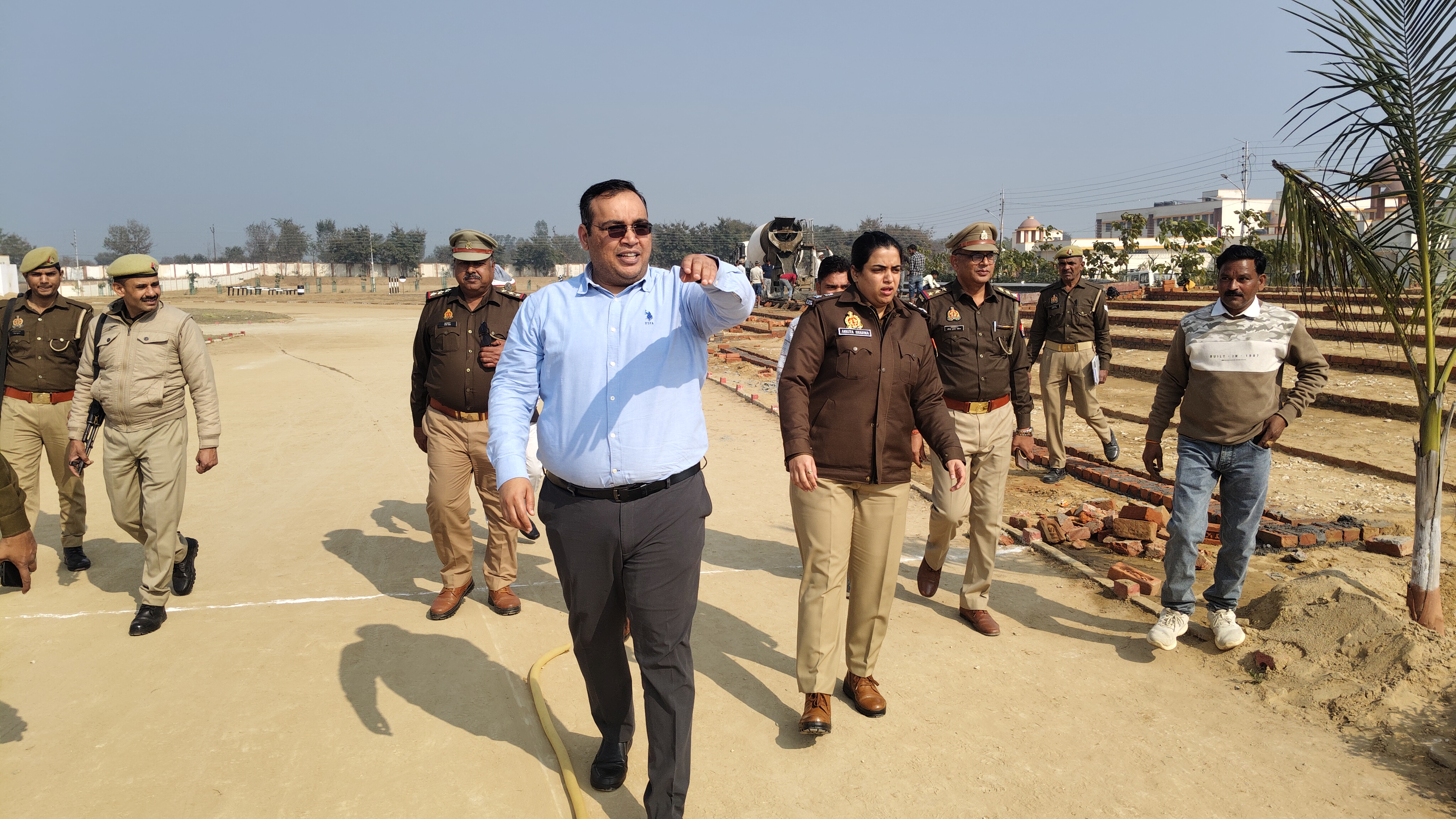 KASGANJ NEWS सड़क सुरक्षा को लेकर हुई जिला स्तरीय बैठक, यातायात नियमों के कड़ाई से पालन और राहवीर योजना के प्रचार पर जोर