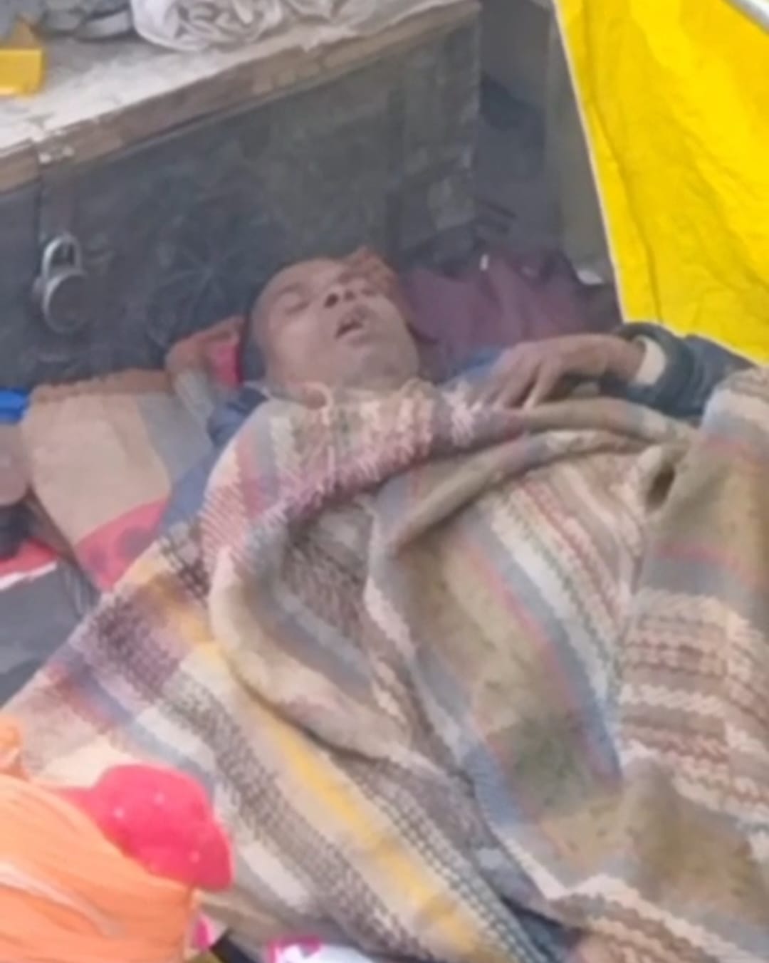 KASGANJ NEWS सांसद की पहल से अस्पताल पहुंचा पैरालाइसिस पीड़ित, उपचार के दौरान तोड़ा दम