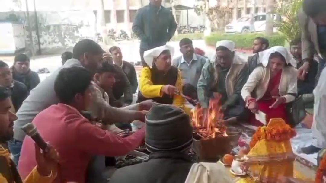 Bareilly News- बसंत पंचमी पर गन्ना उत्पादक महाविद्यालय में हवन–पूजन व खिचड़ी भोज