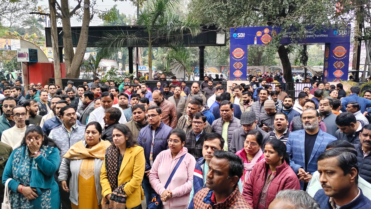 बैंक यूनियनों का ऐलान, पांच दिवसीय बैंकिंग नहीं हुई तो बेमियादी हड़ताल