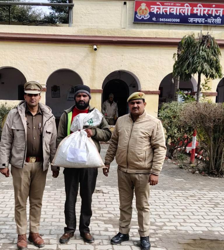 Bareilly news : मीरगंज पुलिस की बड़ी कार्रवाई: 4.632 किलो डोडा छिल्का के साथ मादक पदार्थ तस्कर गिरफ्तार, भेजा जेल