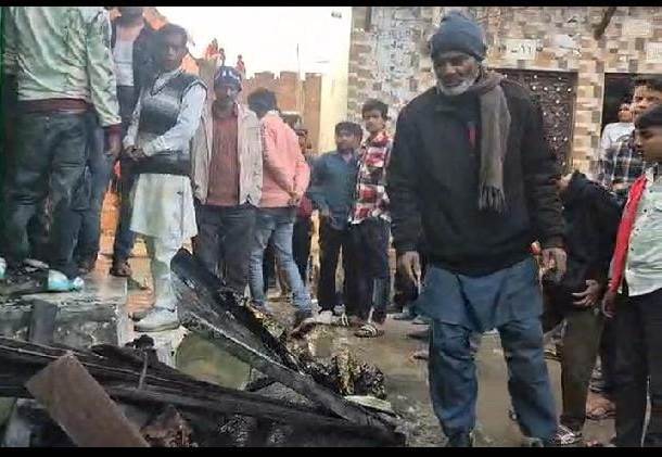 Bareilly News : शॉर्ट सर्किट से घर में लगी भीषण आग, लाखों का घरेलू सामान जलकर राख