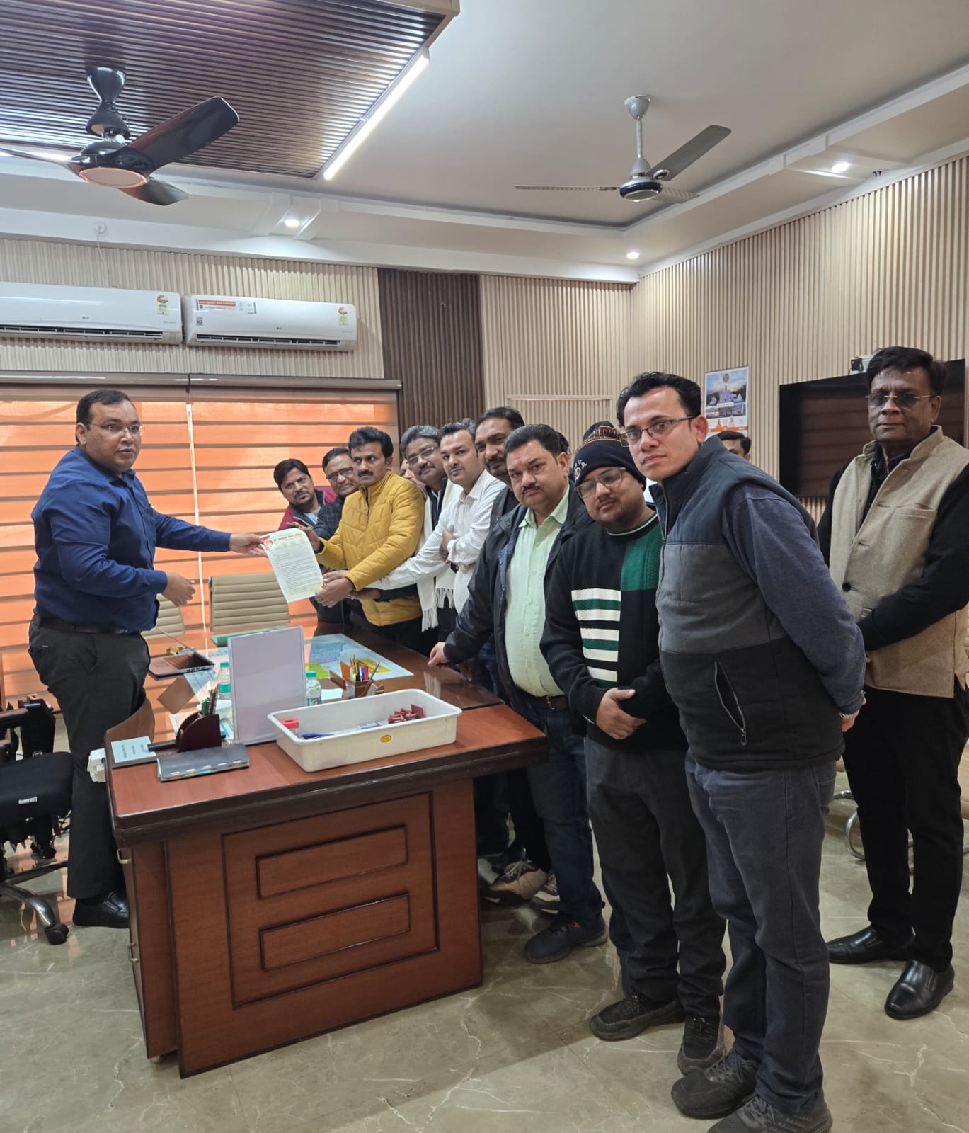 KASGANJ NEWS यूजीसी में बनाए गए काले कानून के विरोध में सौंपा गया ज्ञापन, सवर्ण समाज ने उठाई कानून समाप्त करने की मांग