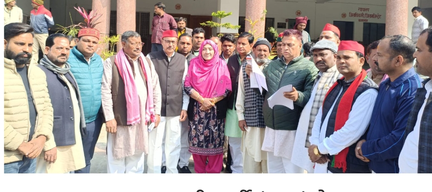 KASGANJ NEWS मतदाता सूची से सपा समर्थकों के वोट काटने का आरोप, प्रशासन के खिलाफ सपा ने सौंपा ज्ञापन