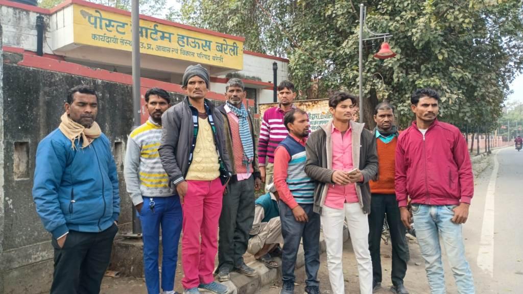 Bareilly News : तेज रफ्तार डंपर की टक्कर से युवक की मौत, चालक फरार