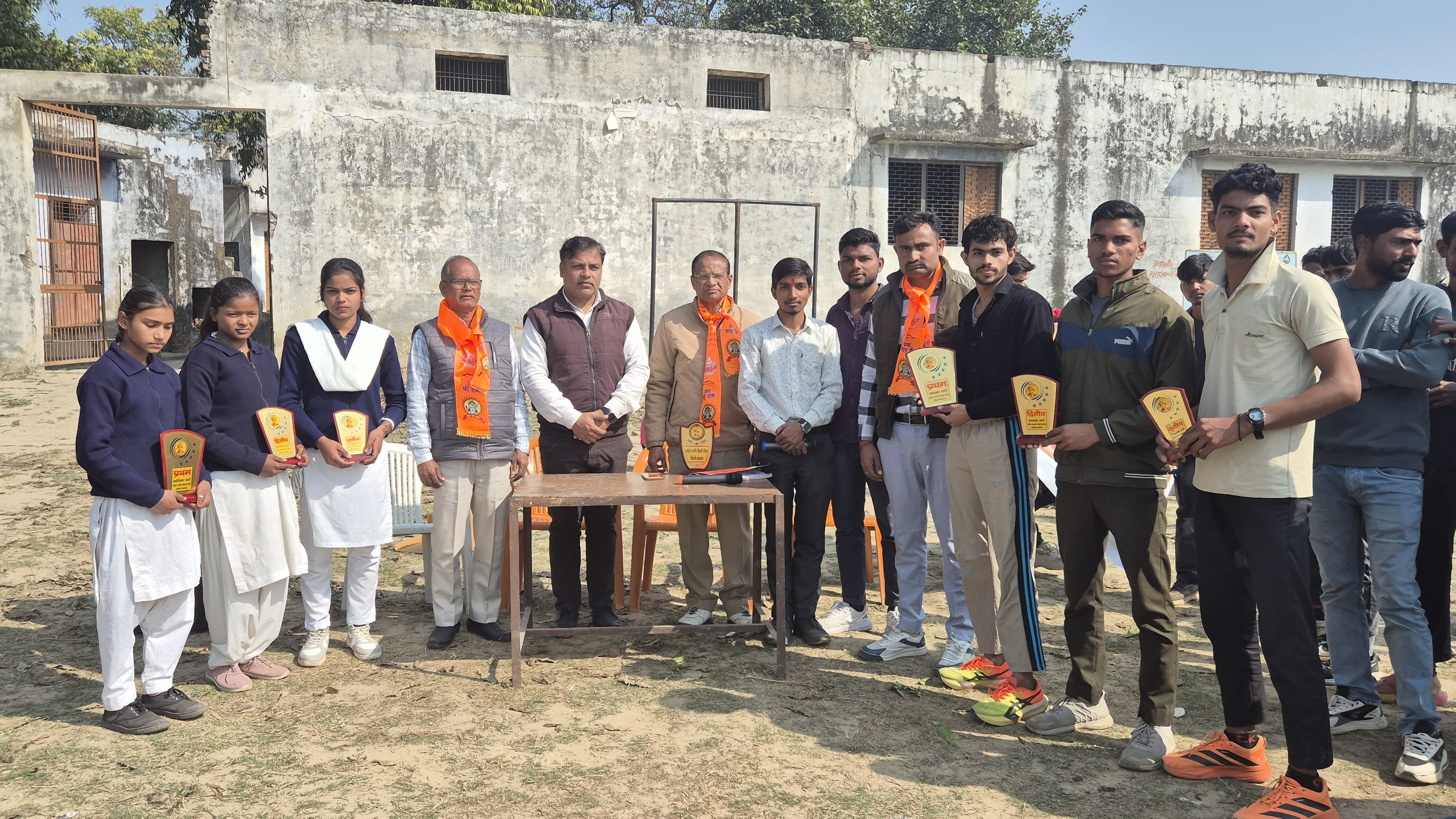 KASGANJ NEWS नगर खेल कुंभ में 1600 मीटर बालक दौड़ में जिनीत प्रथम, बालिका वर्ग में मुस्कान ने जीता स्वर्ण