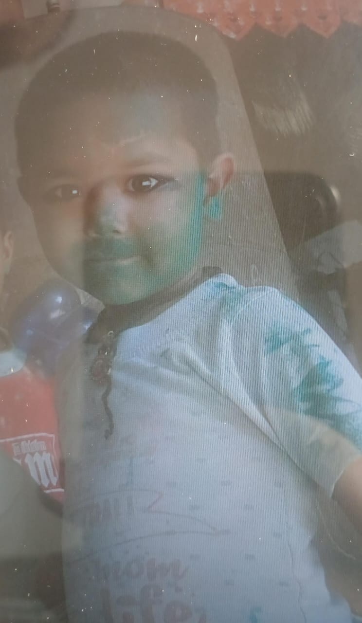 KASGANJ NEWS अनियंत्रित मैजिक की टक्कर से 4 वर्षीय मासूम की मौत, लखीमपुर गांव में मचा कोहराम