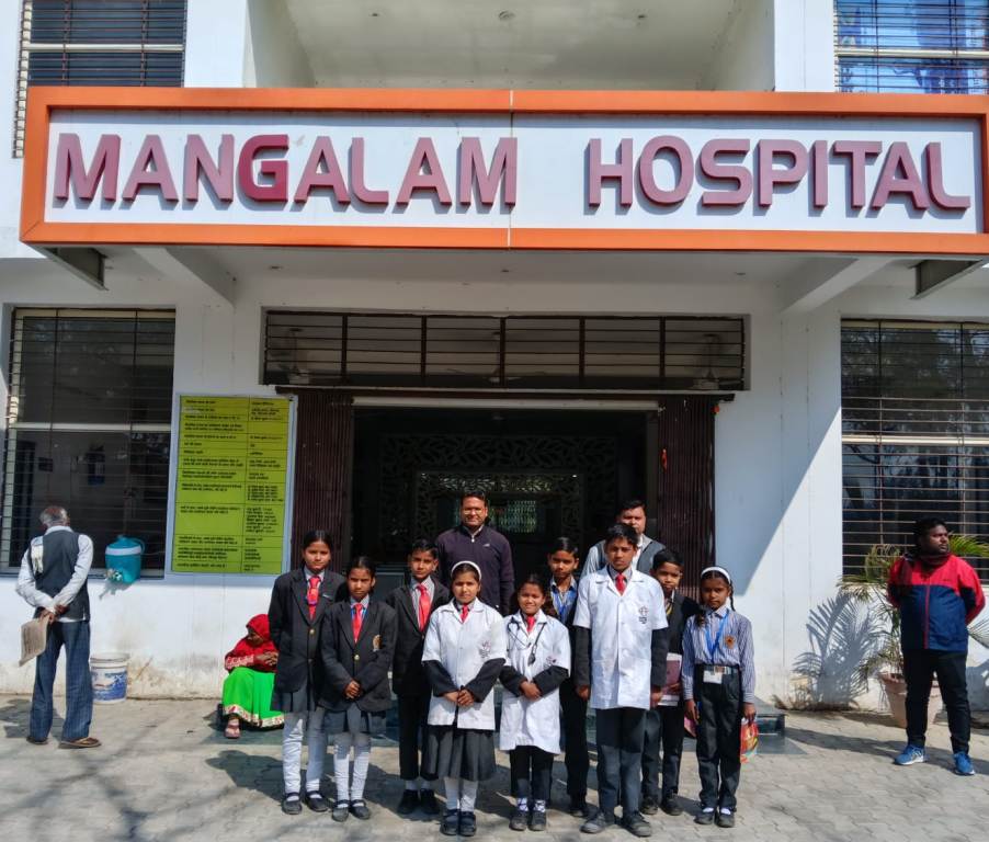 Bareilly News : मंगलम हॉस्पिटल में के.आर. महाराज इंटरनेशनल स्कूल के छात्रों का शैक्षिक भ्रमण, स्वास्थ्य सेवाओं की मिली व्यावहारिक जानकारी