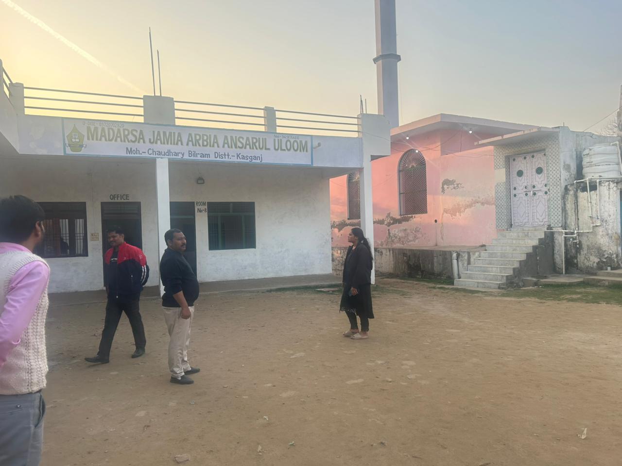 KASGANJ NEWS मदरसा बोर्ड परीक्षाओं को लेकर तैयारियों का जायजा, एसडीएम/जिला अल्पसंख्यक कल्याण अधिकारी हर्षिता देवड़ा ने किया बिलराम केंद्र का निरीक्षण