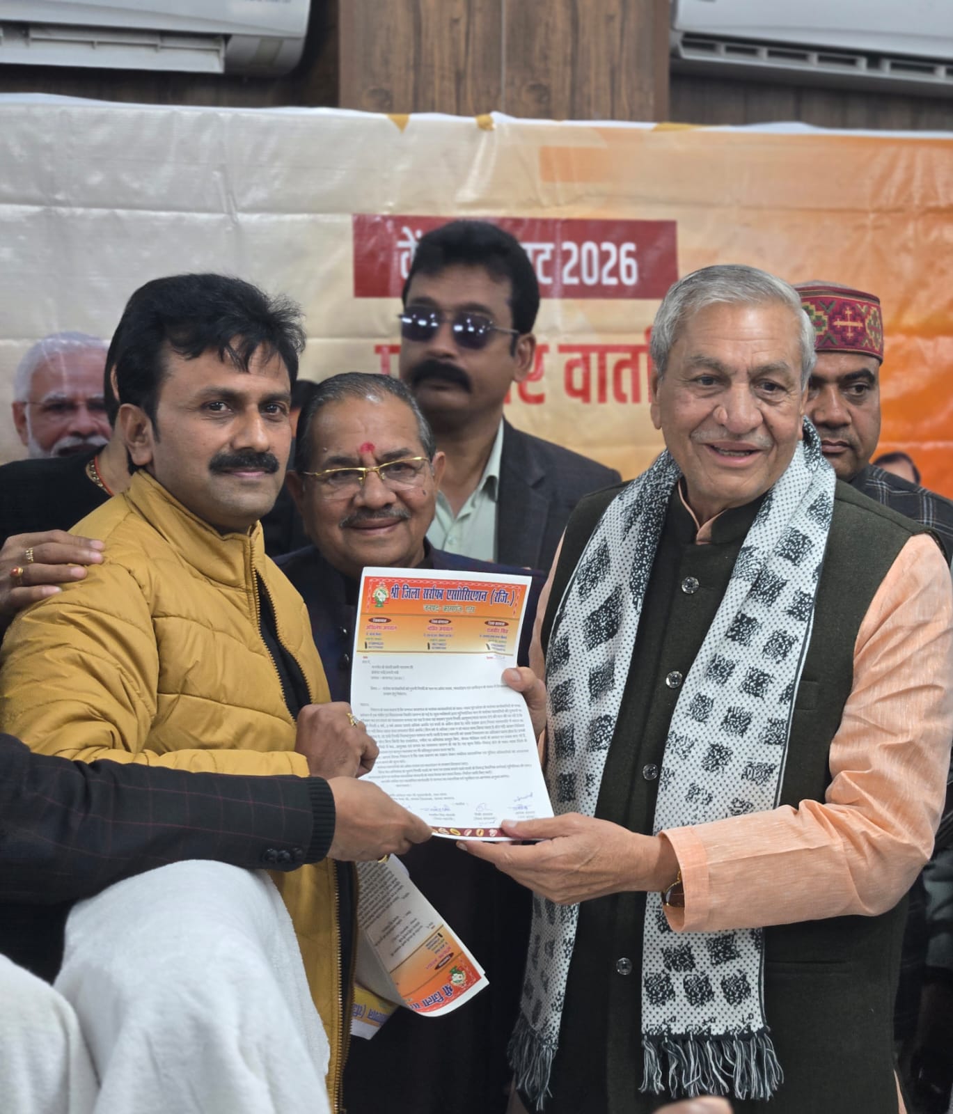 KASGANJ NEWS सर्राफा व्यापारियों पर उत्पीड़न को लेकर जिला सर्राफा एसोसिएशन ने प्रभारी मंत्री को सौंपा ज्ञापन, कार्रवाई का मिला आश्वासन