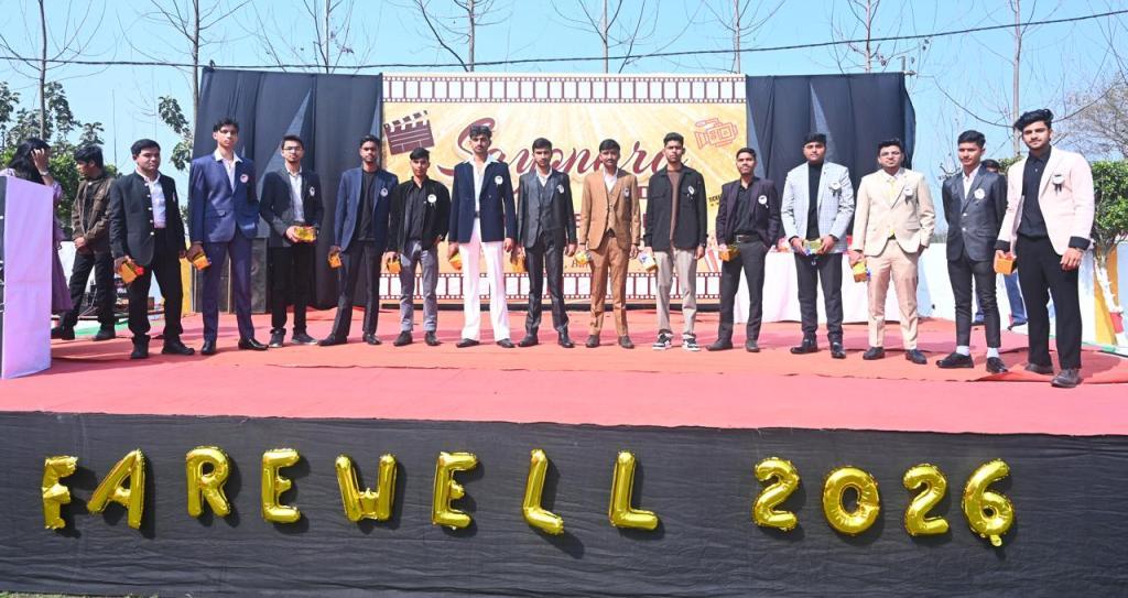 Bareilly News : हँसी-आँसू और आशीर्वाद के बीच विदा हुए सपनों के पथिक: बी डी एम पब्लिक स्कूल में भावुक विदाई समारोह